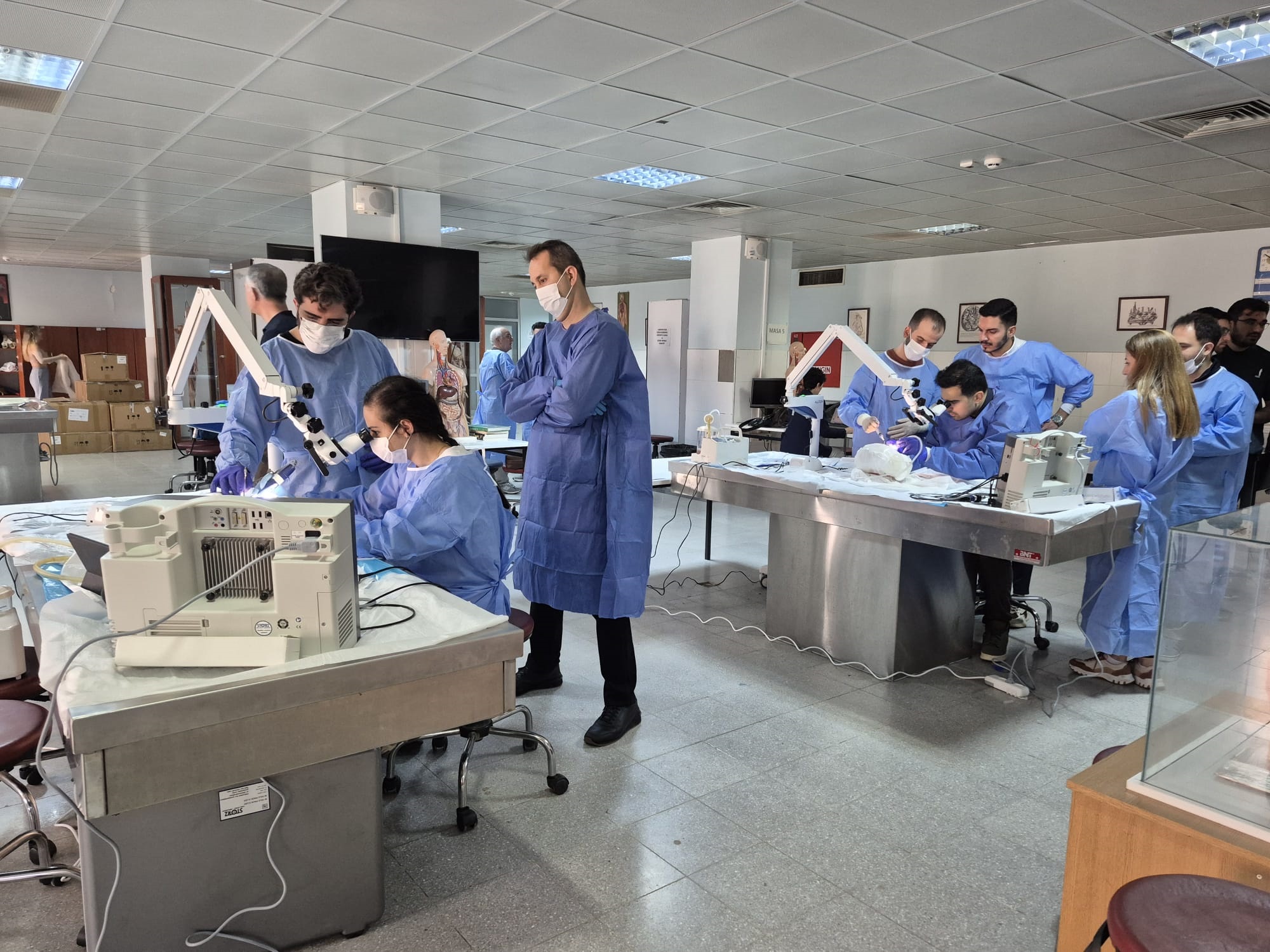 2025 – MEDOSEL, 9 EYLÜL ÜNİVERSİTESİ KADAVRA DİSEKSİYON KURSUNDA TIBBİ EĞİTİME DESTEK VERİYOR